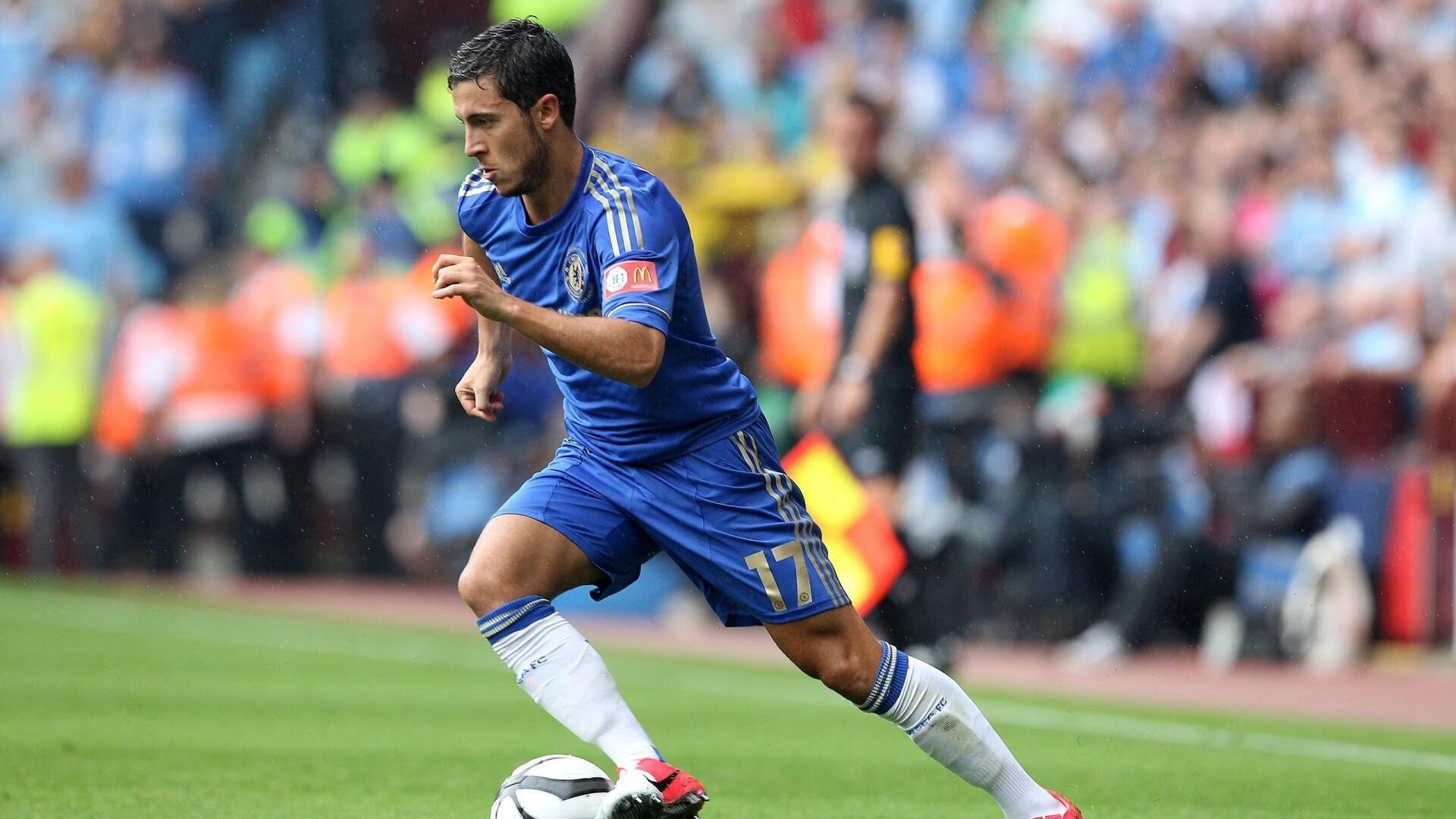 乐鱼娱乐登录-球场“坚若磐石”：最难攻破的后防线揭秘